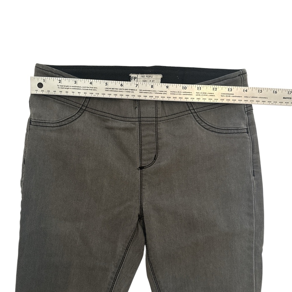 🖤Free People Charcoal Gray Flared Jeans with Elastic Waist - Size 27 - Picture 4 of 10